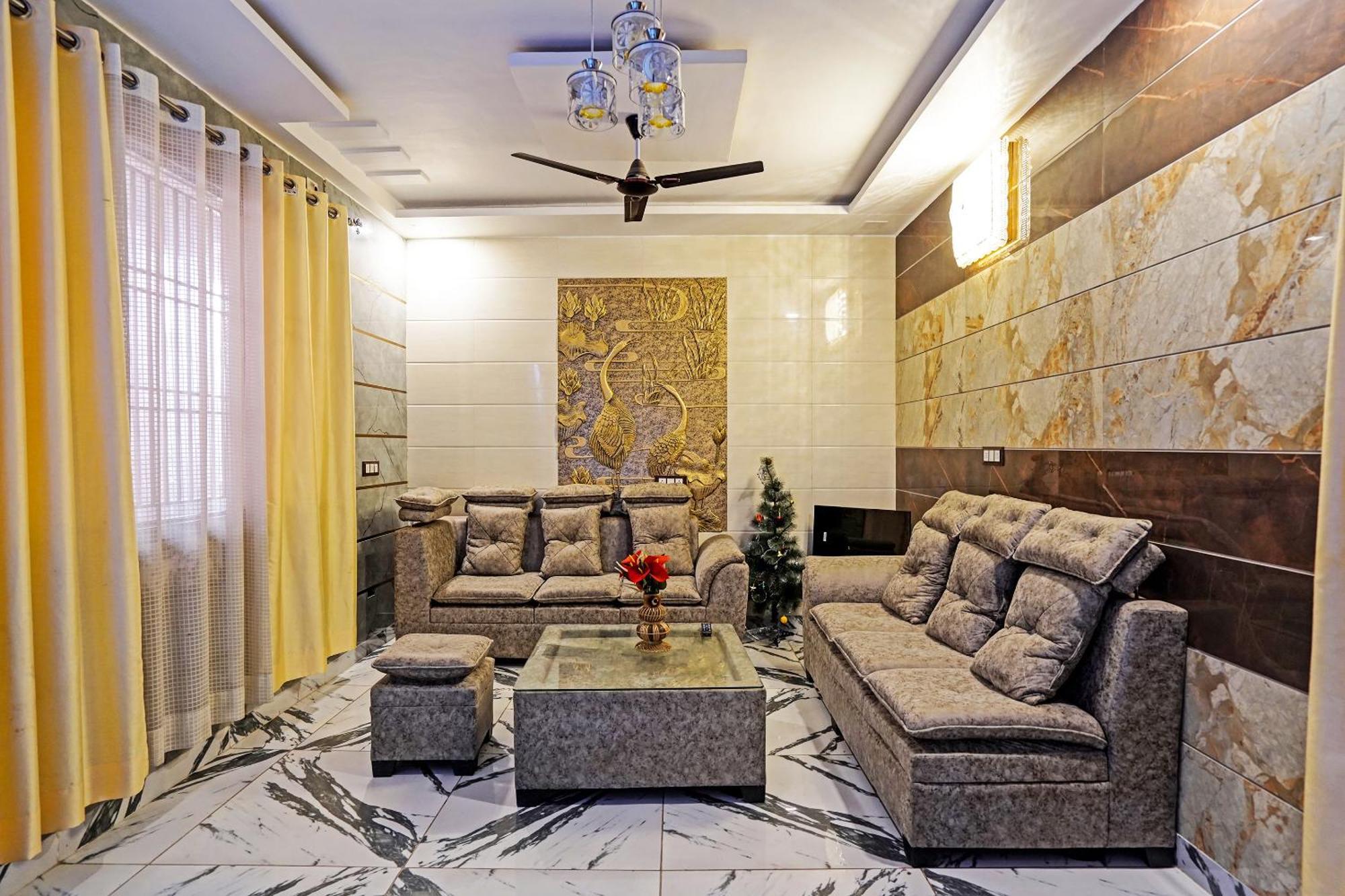Play- Platinum Sector144 Couple Friendly Hotel Noida Exterior photo